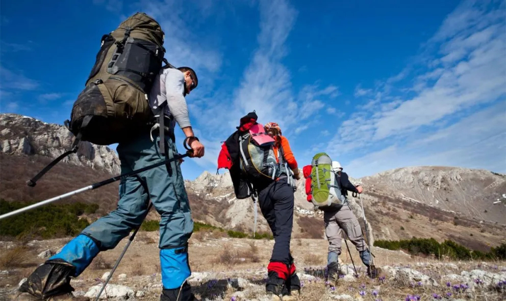 El trekking como el senderismo, tienen diferencias entre sí para ser practicados. 