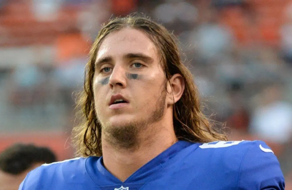 Jugador de la NFL agredió violentamente a su novia porque no quiso arrodillarse