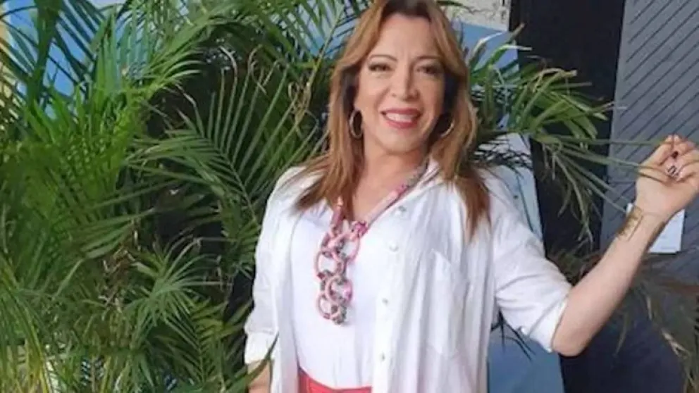 “En tu cara, Sol Pérez”: Lizzy Tagliani posó de espaldas en bikini
