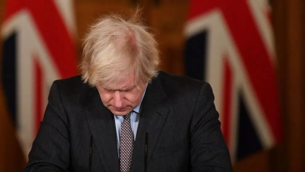 Reino Unido supera los 100 mil muertos y Boris Johnson se lamenta