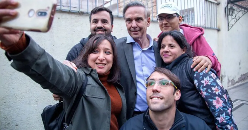 Pichetto camina las villas porteñas con los ministros de Larreta
