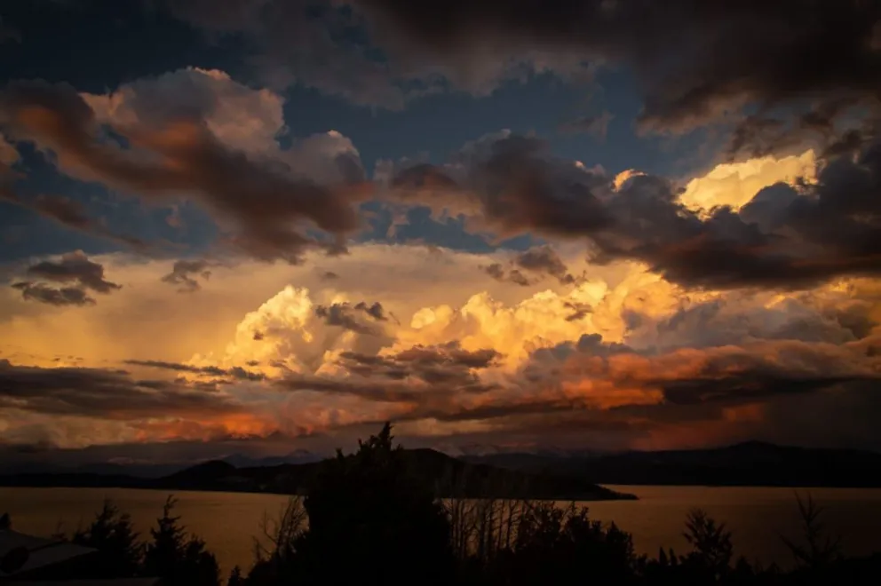 ¿Cómo seguirá el clima después de tormenta eléctrica que sorprendió a Bariloche?