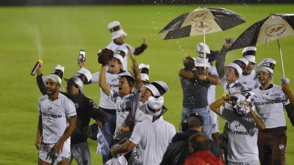 “Calamares del Sur” festejó a lo grande el ascenso de Platense