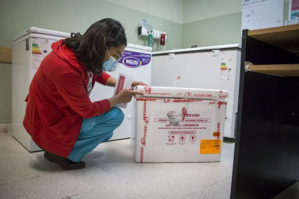 Llegaron a la provincia otras 1500 dosis de Sputnik V para seguir vacunando al personal de salud