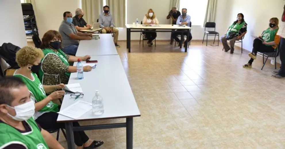 Vuelta a clases: exigen escuelas en condiciones y que los porteros reciban la vacuna