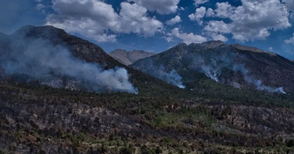 El fuego acorraló a brigadistas cordobeses y se vivieron horas dramáticas en El Bolsón