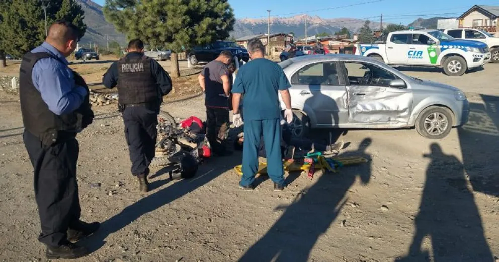 Joven conductor sufrió numerosos golpes tras chocar con un auto
