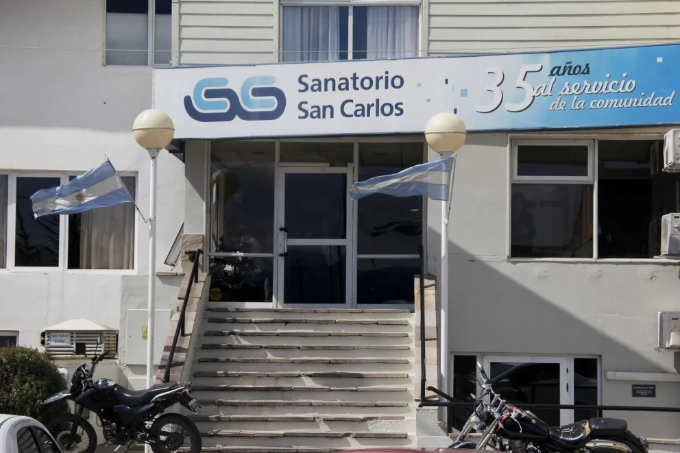 Jugadora de fútbol sufrió serias heridas tras impactar con su cabeza contra una grada 