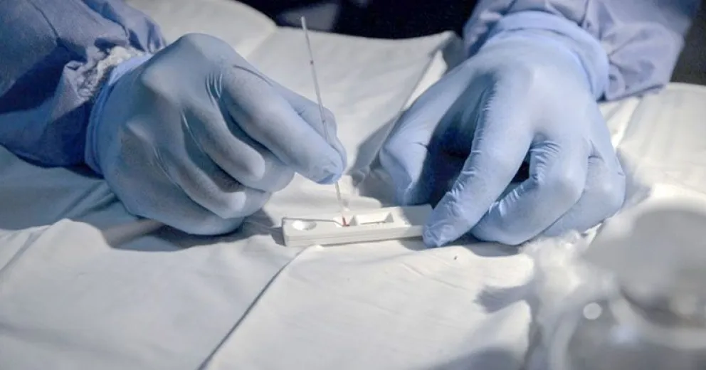 Por qué si el hisopado da negativo igual hay que aislarse