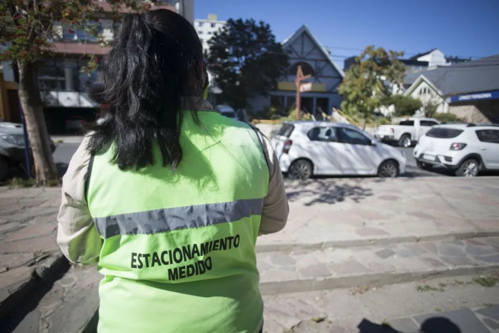 ¿Cuánto sale estacionar en el centro de Bariloche?