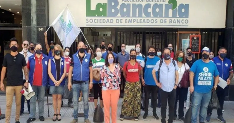 Paritarias 2021: bancarios acordaron un aumento salarial del 29%