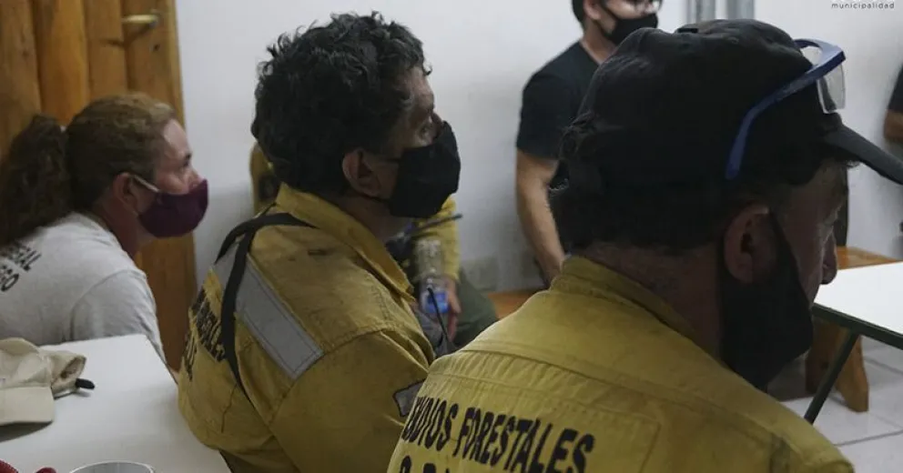 En El Hoyo decretaron la emergencia ante el avance de las llamas