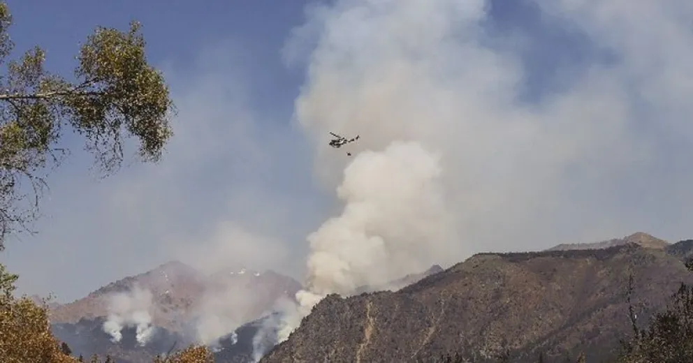 Casi 200 brigadistas siguen dando pelea al incendio en Cuesta del Ternero