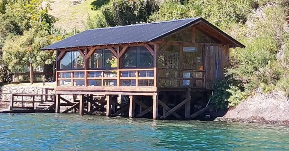 Lago Moreno: fastuosos muelles ilegales, sin tributar, deberán habilitarse o ser demolidos