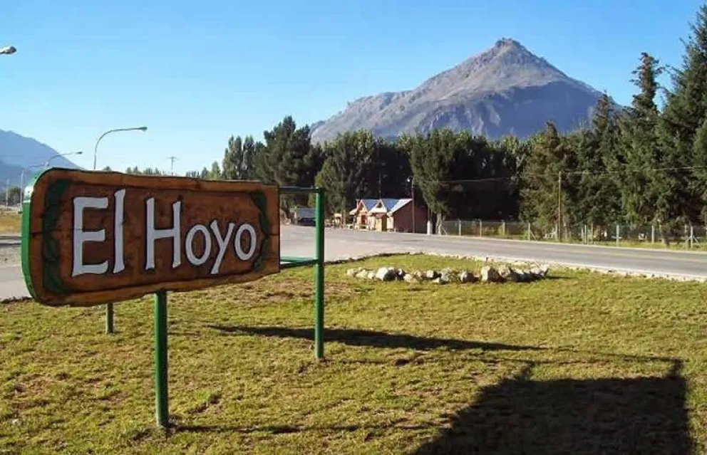 El Hoyo inauguró el primer transporte público de la localidad