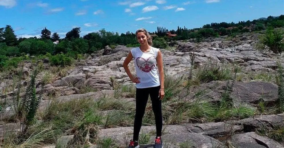 Victoria cayó de su bici cuando se le cruzó una pelota y murió tras 18 días en coma