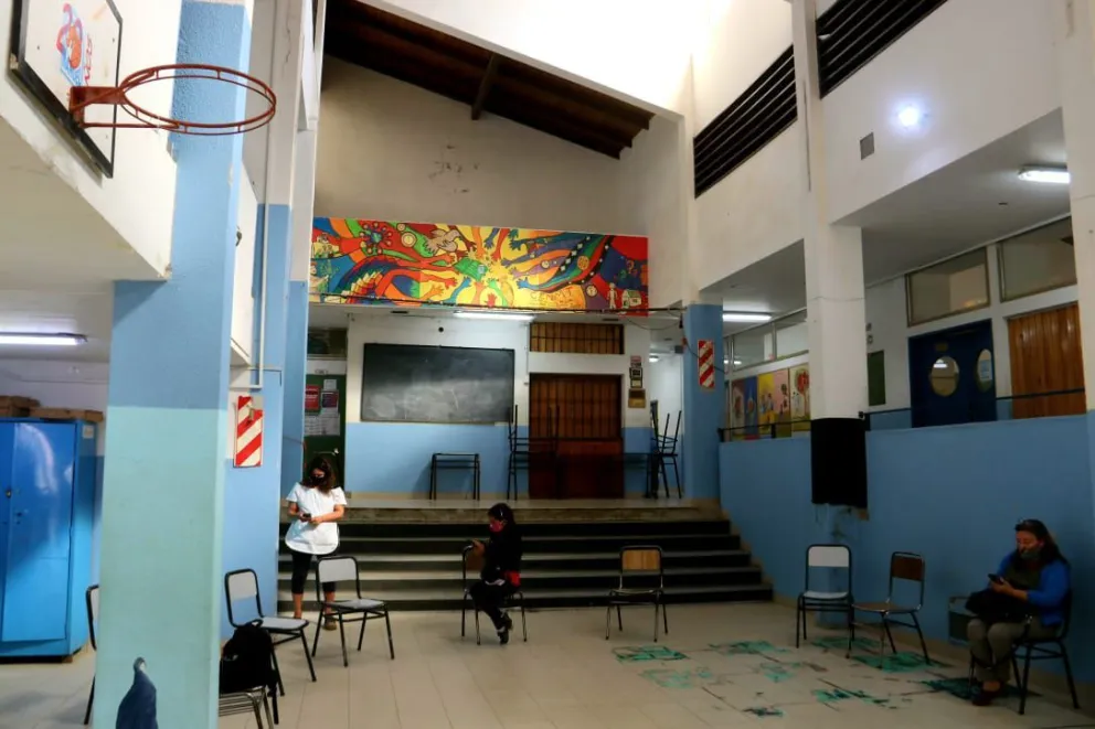 Preocupación de los docentes porque no los vacunan