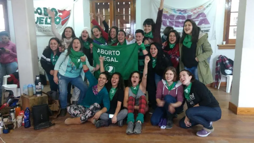 Festejos en sala de prensa por el dictamen positivo