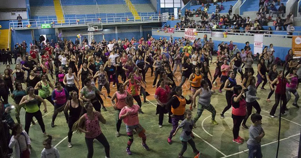 Éxito total en el zumbatón a beneficio de Bomberos Voluntarios Bariloche