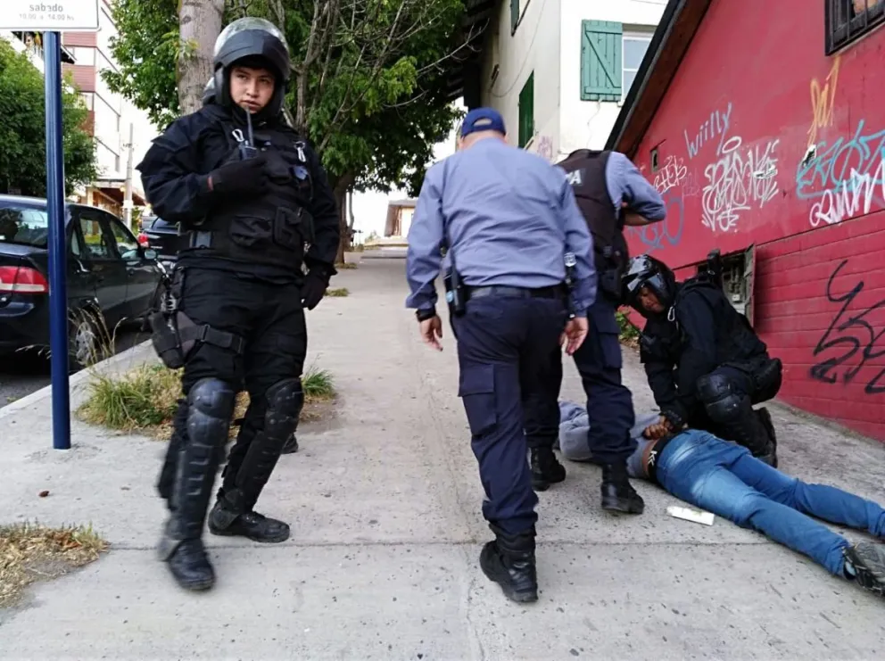 Capturan a un hombre que sustrajo un bolso en pleno centro