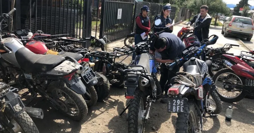 Secuestran varias motos y piezas en un taller que funciona como compraventa y desarmadero
