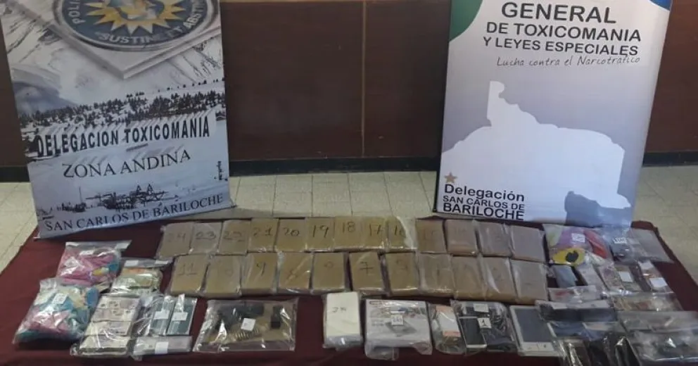 Secuestraron 19 kilos de droga y medio millón de pesos en el “Operativo Piñata Verde”