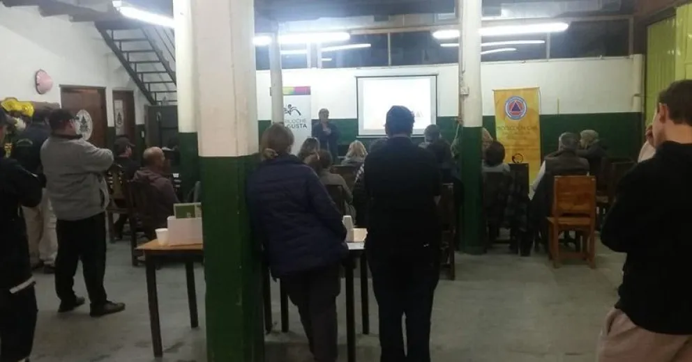 Protección Civil está brindando charlas sobre emergencias en distintos sectores de Bariloche