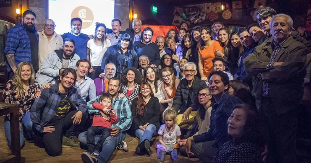 La familia de El Cordillerano celebró el cumpleaños del diario a pura emoción
