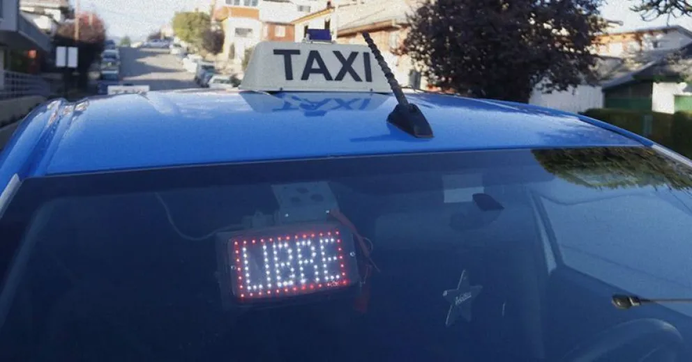 Pasajero amenazó al taxista que le exigió que se coloque barbijo
