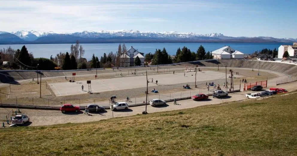 “Si alguien ve a un grupo de gente tomando mate tiene que denunciarlo, es triste pero es así”