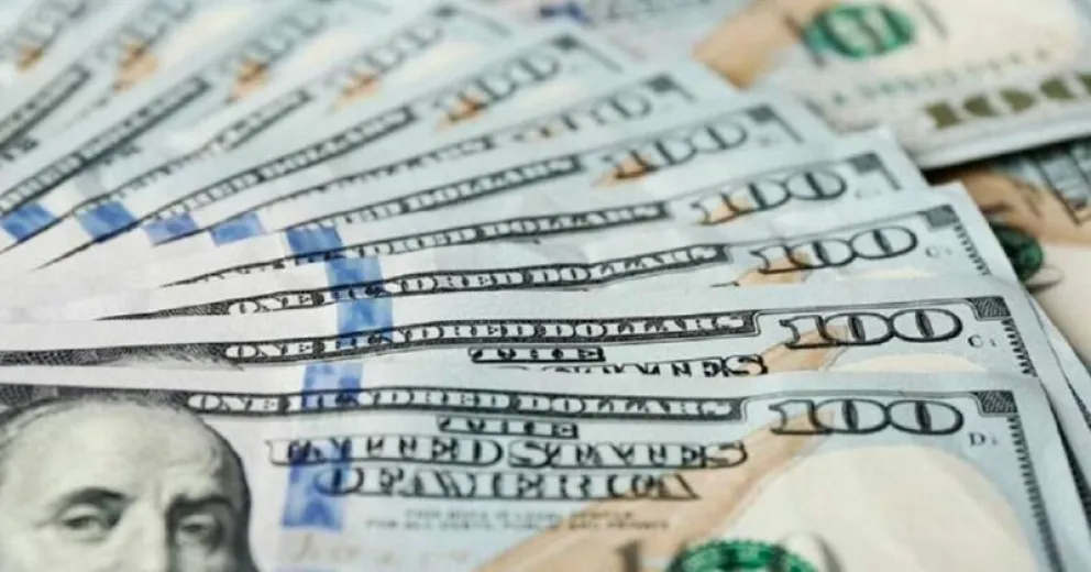 Los principales bancos siguen sin venderles dólares a sus clientes
