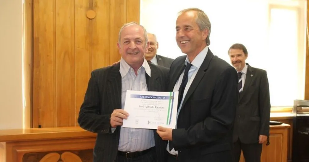 Trabajadores judiciales homenajean a Alfredo Kiernan