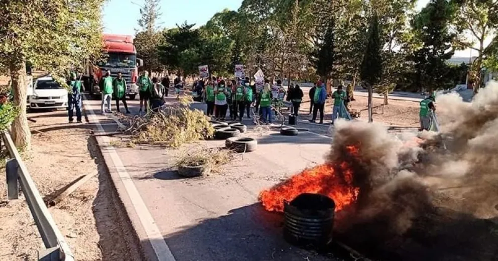 Protesta por despidos: ATE bloquea el acceso a Playas Doradas