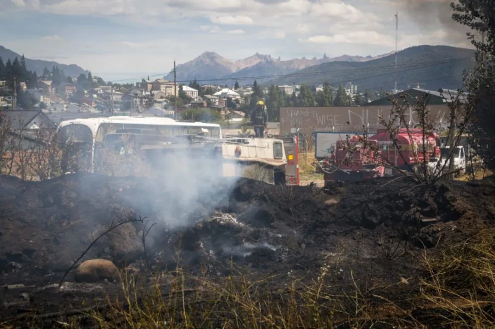 En el Este, el fuego amenazó viviendas