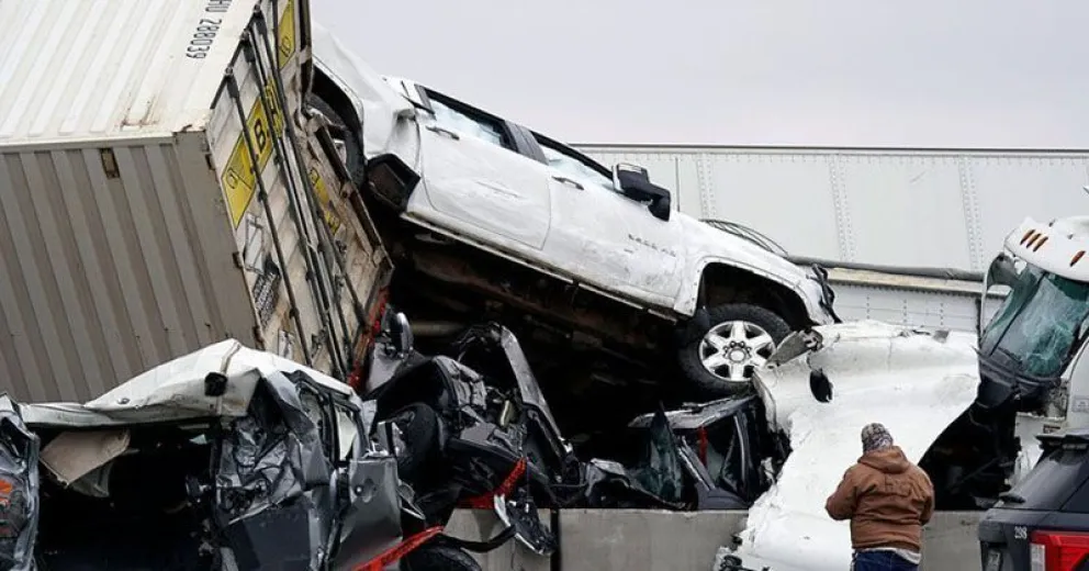 Mirá el video del insólito accidente en cadena de 100 vehículos