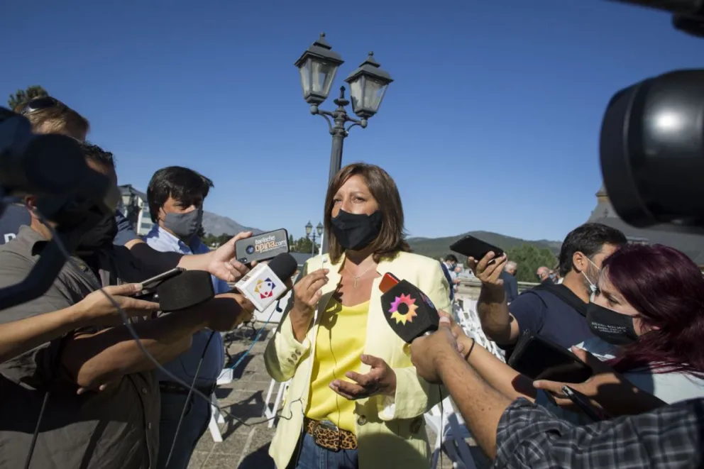 Carreras pidió "no entrar en campaña electoral con la vacuna"