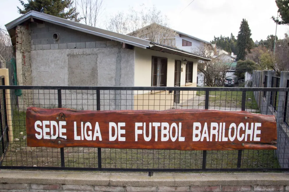 La provincia entregó un aporte económico a la Liga de Fútbol