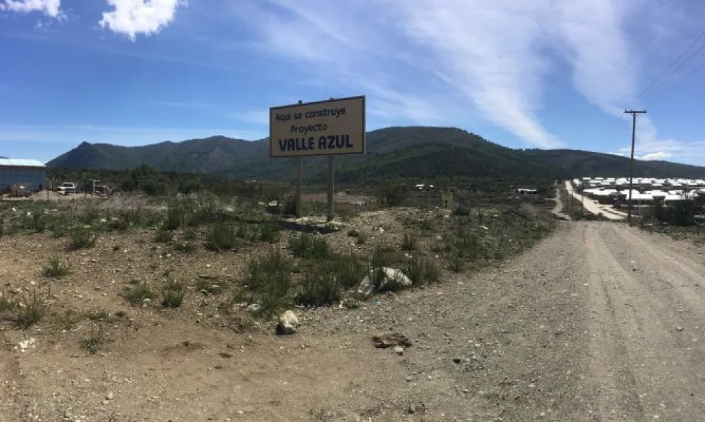 Vecinos del barrio Valle Azul y cercanías llevan una semana sin agua y nadie les da una respuesta