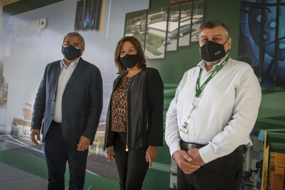 Arabela recibió al gobernador de Jujuy en Invap para avanzar en proyectos de generación de energía solar