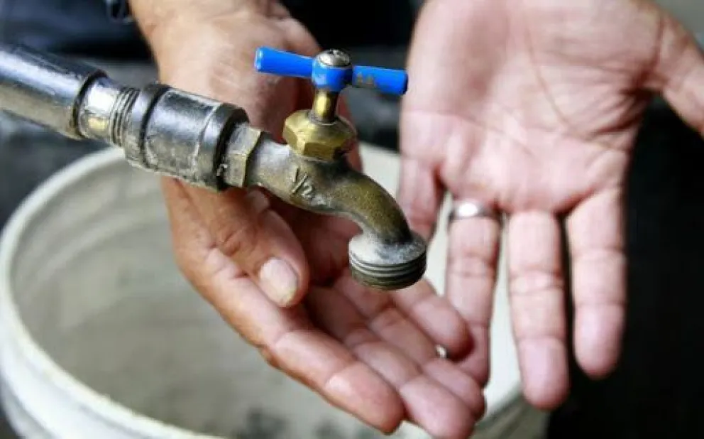 Aguas Rionegrinas repara inconveniente en cañería de impulsión en el Este