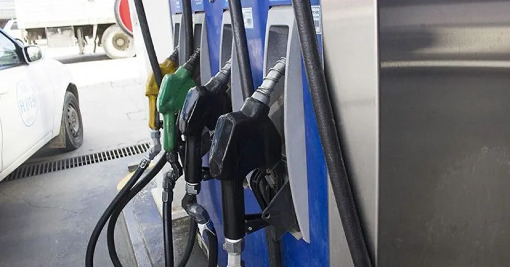 Otro “toquecito” del 1,2% a la nafta y el gasoil