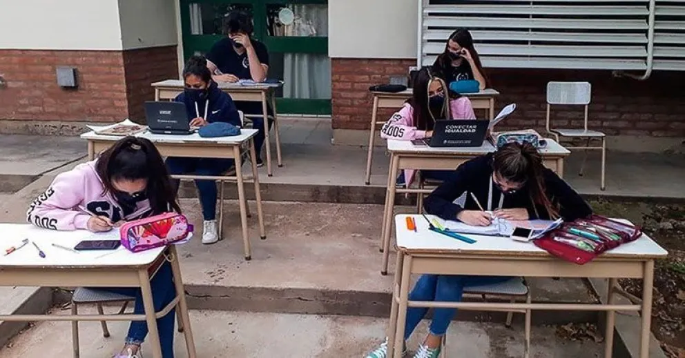Con presencialidad cuidada y progresiva comienzan las clases en todo el país