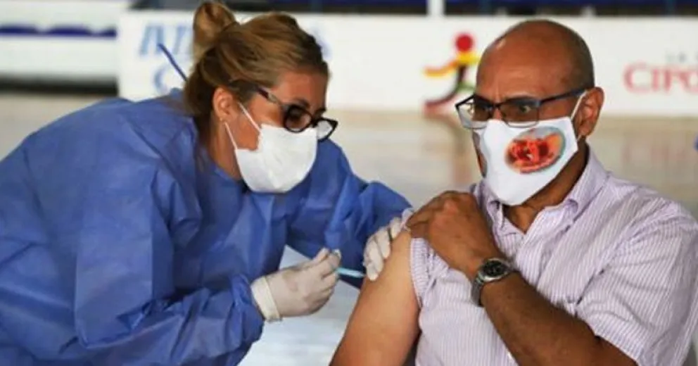 Coronavirus: Falta vacunar a pocos trabajadores de la salud y se empezaría con los mayores de 60 años