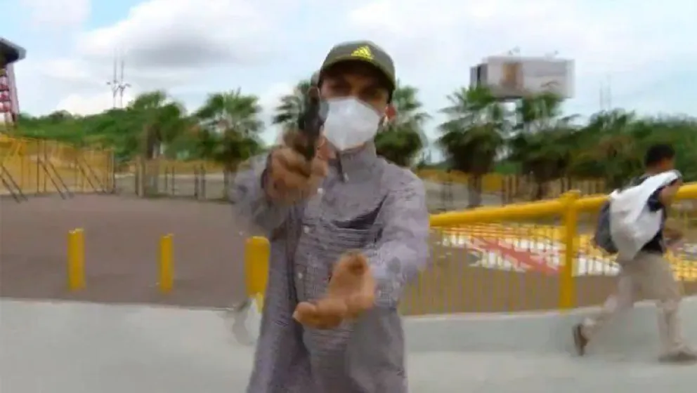 Asaltaron a periodista a mano armada en pleno vivo