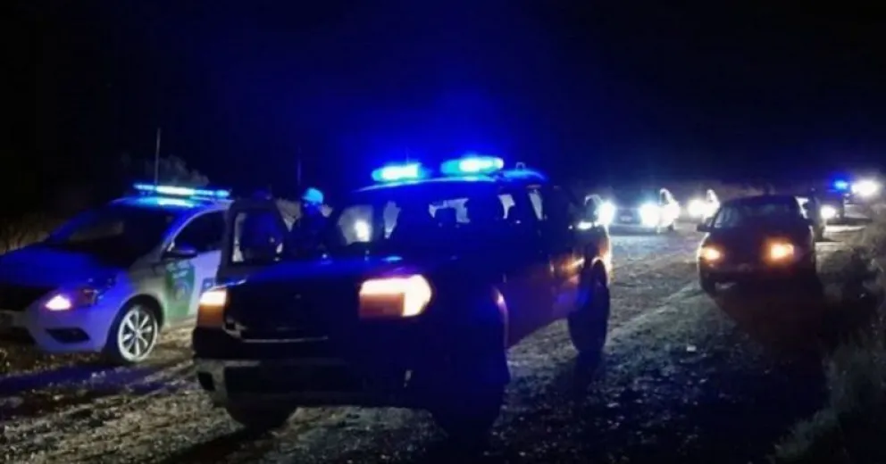 Vestidos como policías y armados, hicieron una "entradera" y se llevaron más de 8 millones de pesos