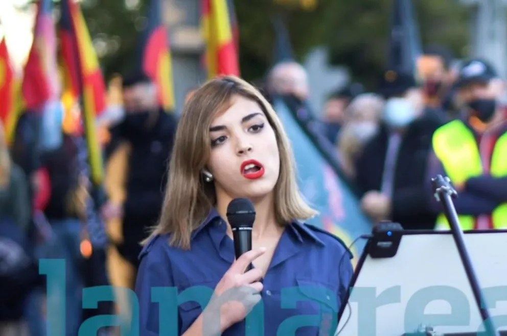 Ofrenda floral con forma de esvástica para los voluntarios españoles