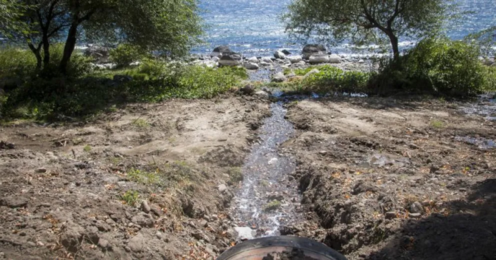 Todo lo que contamina va a parar al Nahuel Huapi