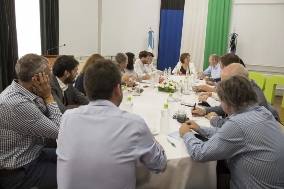 El gobierno otorga aumento salarial a sus funcionarios