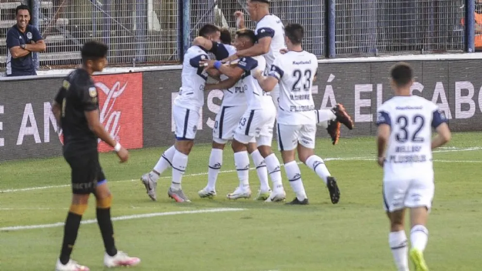 Goleada de Gimnasia ante Talleres en La Plata