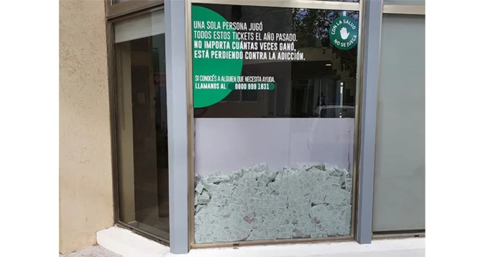 ¿Qué significa la cuponera en el ventanal del edificio de Viedma de Lotería de Río Negro?